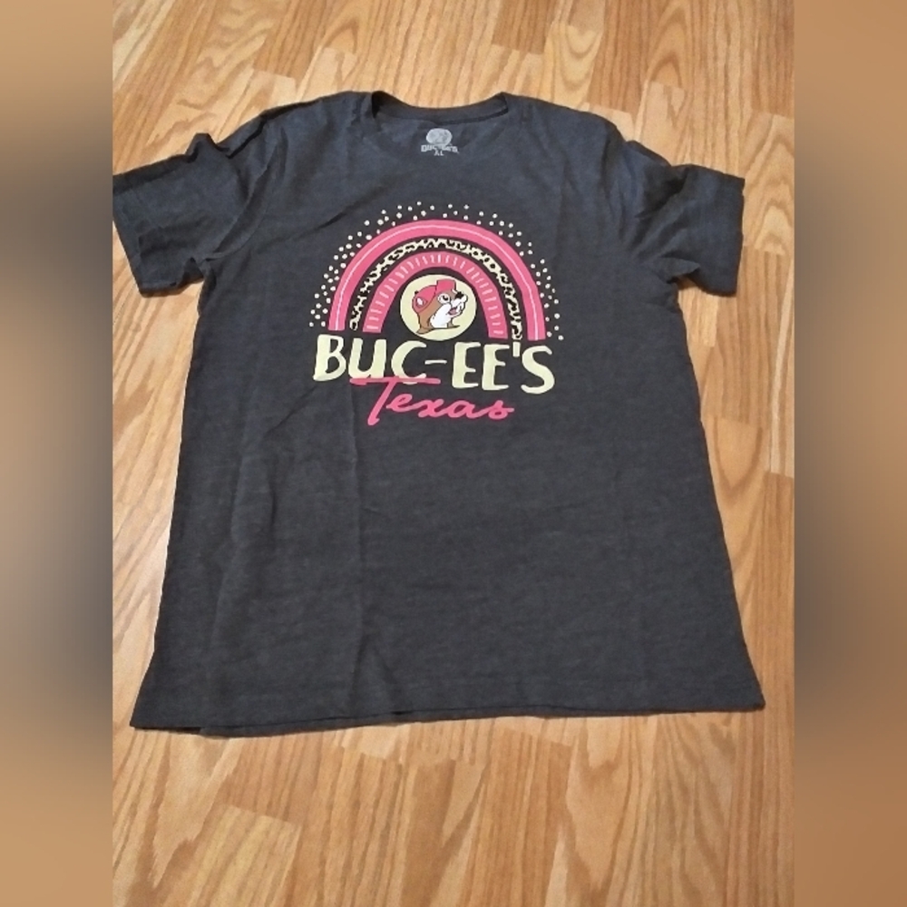 Buc-ee's Texas T-shirt. L. Gray, Pink, Cream